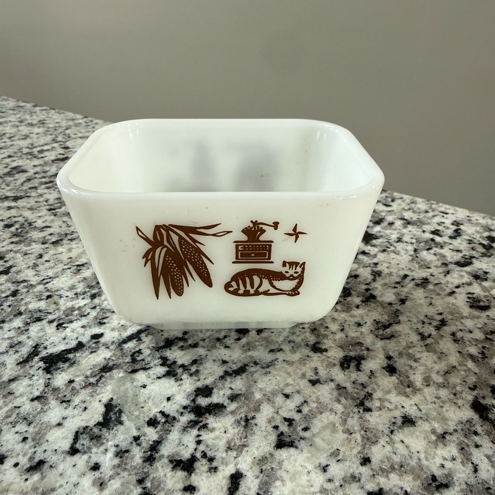 Vintage Early American Pyrex Refrigerator Dish